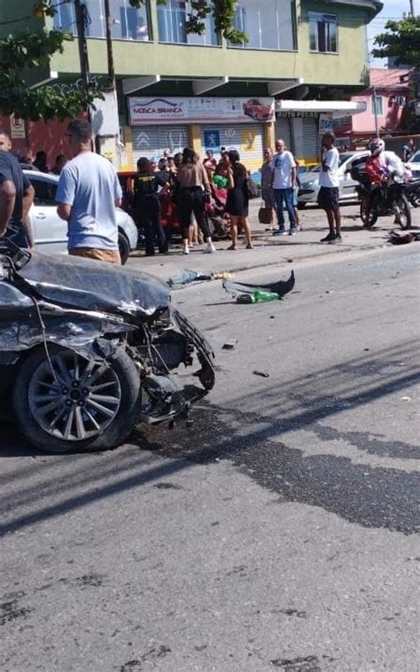 Mulher morre em acidente de trânsito ao tentar socorrer bebê em