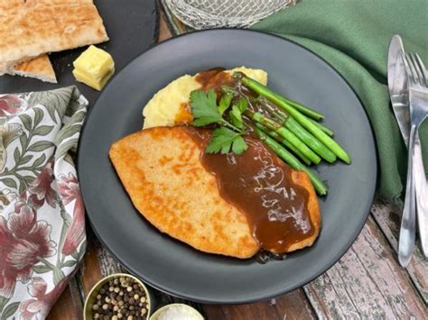 Chicken Schnitzel With Mash Greens And Groovy Gravy Frozen Meals Delivered Newcastle Yumborama