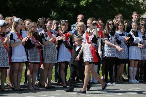 Последний звонок 2021 - проведение в школах, фото