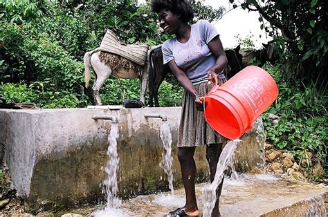 Haiti: A water crisis in the pipeless nation | Haiti, Water crisis, Water collection