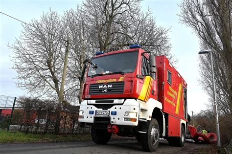 Im Hochwasser Treibende Person L Ste Gro Einsatz Aus Stadtreporter De