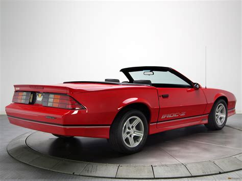 Images of Chevrolet Camaro Z28 IROC-Z Convertible 1987–90 (2048x1536)