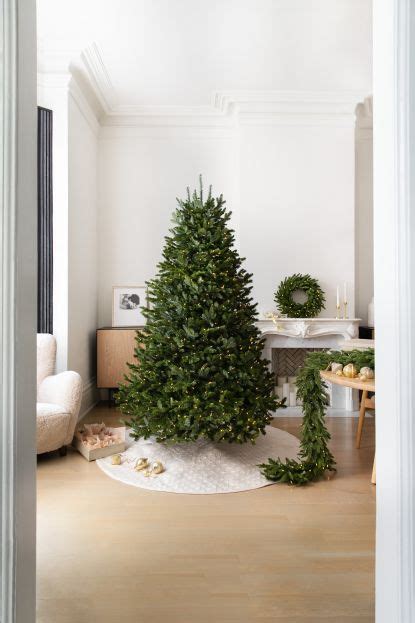 How To Fluff A Christmas Tree A Step By Step Guide Livingetc