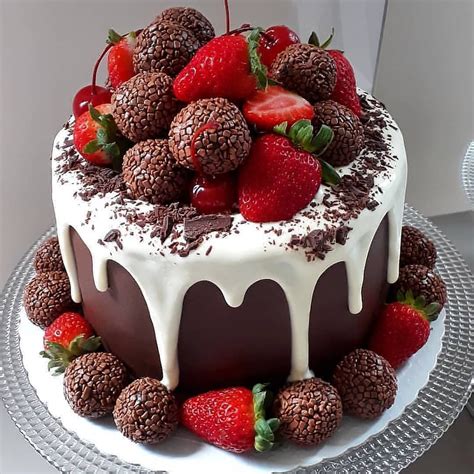 Combinação Perfeita Chocolate Com Morango 🍫🍓 Dê Dois Clique Na Tela E Marque Suas Amigas