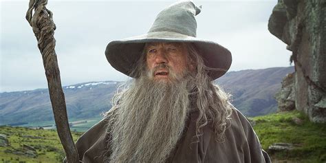 Gandalf Vs Dumbledore: Who's The Better Wizard?