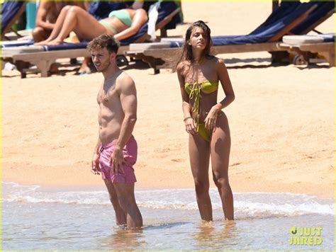 F1 S Pierre Gasly Girlfriend Kika Cerqueira Gomes Pack On The PDA