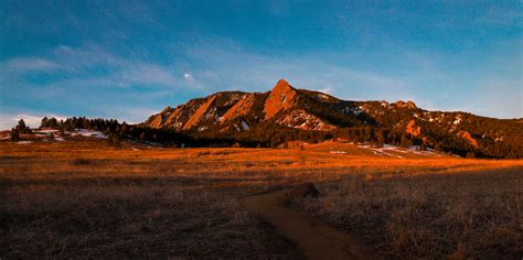 Sunrise at the Flatirons, Colorado [OC][6240x3110] : r/EarthPorn