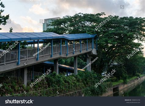 Singapore Pedestrian Overhead Bridge Pie Between Stock Photo 1990916159 ...