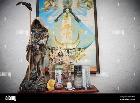 Los Devotos De Nuestra Señora De La Santa Muerte Nuestra Señora De La Santa Muerte Visitar La