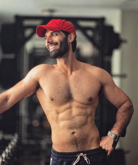 Shirtless Bollywood Men Male Model At The Gym Beard Body Babe