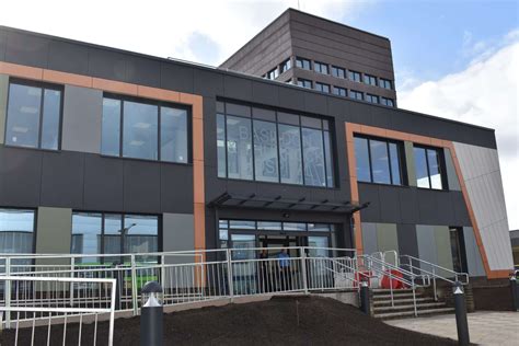 This guide explains the opening hours for currys basildon today 13