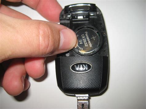 Kia Sportage Key Fob Battery Replacement Guide 014