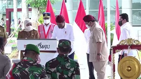 Presiden Joko Widodo Resmikan Bandara Trunojoyo Sumenep Khofifah