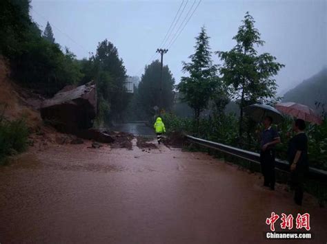 暴雨袭击四川巴中 街道被淹致上千人转移 新浪图片