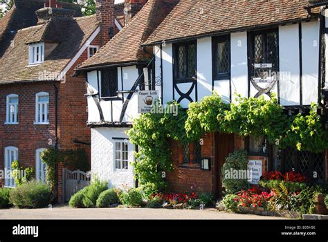 Chilham square chilham kent england hi-res stock photography and images - Alamy