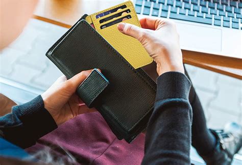 Best Smart Wallets For Women Updated 2022