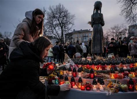 Celebran En Ucrania El Holodomor Y Rusia Lanza Ataque Masivo Con Drones