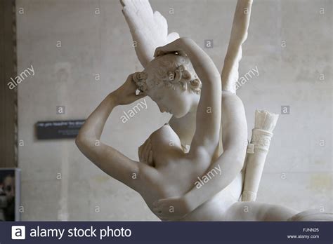 Psiquis Reanimado Por Cupid S Kiss Escultura Realizada Por El Escultor