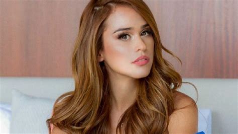 In Sexy Red Lingerie Yanet García Shows Off Her Rear Guard To The Fullest Posing On Her Back