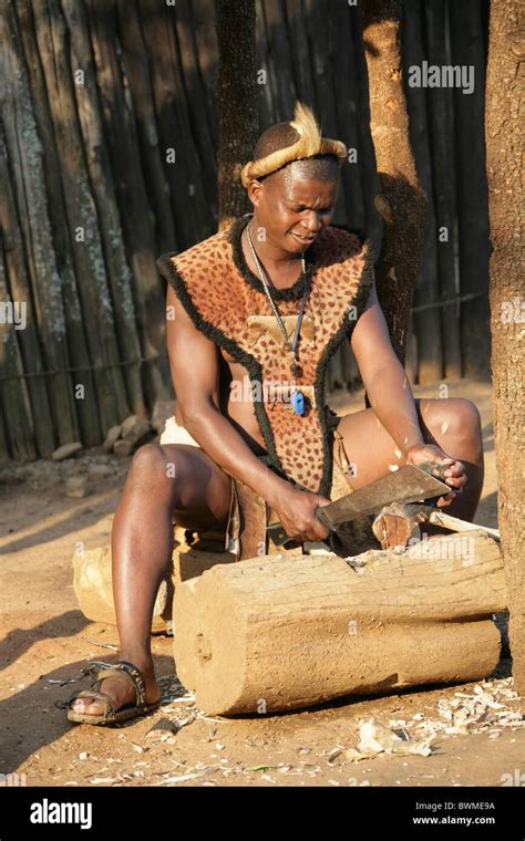 Zulu Man Working Wood Shakaland Zulu Village Nkwalini Valley Kwazulu Natal South Africa