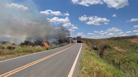 Carro Pega Fogo Após Colisão E Deixa Dois Feridos Em Trecho De Rodovia