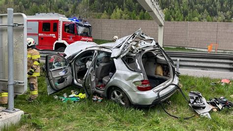 Zederhaus Sechsjähriger bei Unfall auf der A10 aus Auto geschleudert