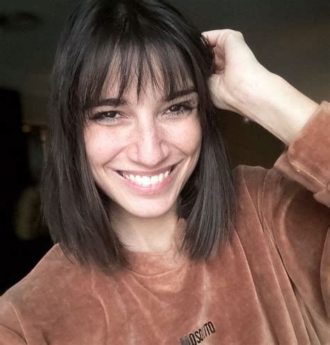 Zapozowa A W Bikini Nie Jest Zadowolona Ze Swoich Piersi Pudelek