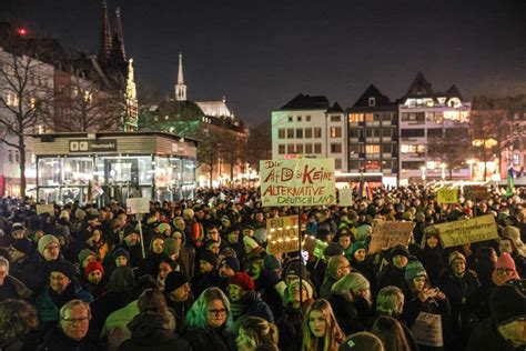 30 000 Menschen zeigen Flagge gegen Rechts auch am Sonntag Demos in Köln