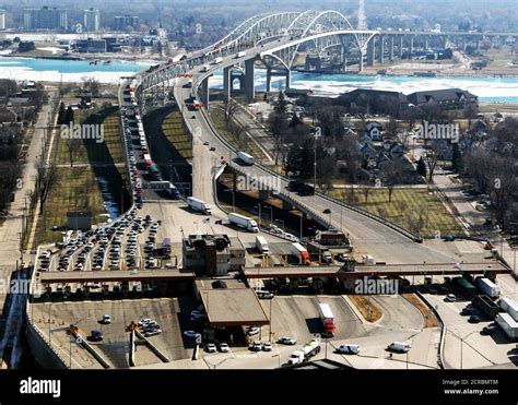 Traffic Flows On Ambassador Bridge Traveling To U S Port Of Entry From