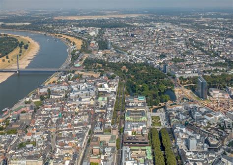 D Sseldorf Von Oben Stadtansicht Am Ufer Des Flu Verlaufes Des Rhein