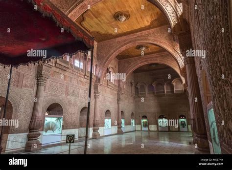 Junagarh Fort Bikaner Rjasthan India - View of interior architecture of fort museum hallway ...