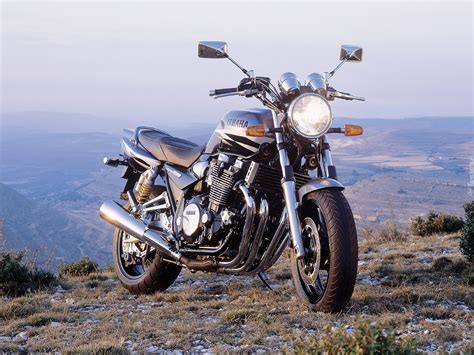 Yamaha XJR Naked