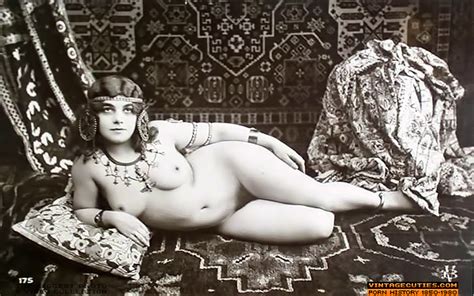 These Elegant Tramps In The Nude Pose For XXX Dessert Picture 7