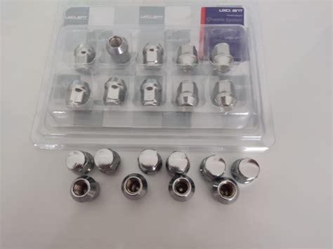 Замена колесных гаек — Ford Focus III Hatchback, 1,6 л, 2012 года ...