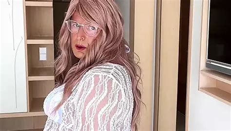 Amateur Travestiet Kellycd Sexy Milf In Bikini Met Nieuwe Borsten Xhamster