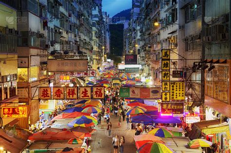 街市夜市九龙旺角股市和交易所市场旅行者街道忙碌拥挤的