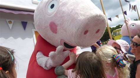 Peppa Pig World Meeting Peppa Pig And George Pig At Paultons Park