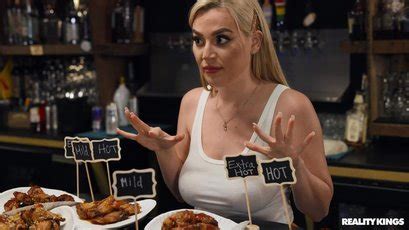 Valerica Steele Scissoring With Horny Blonde Babe Blake Blossom 14 Photos