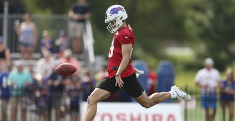 chiefs sign controversial punter matt araiza