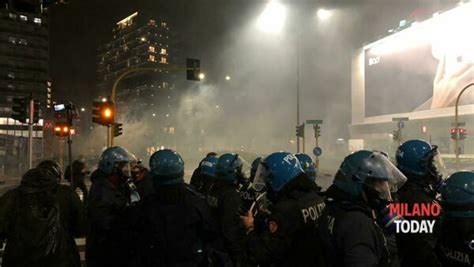 Coronavirus Manifestazioni Contro Lockdown E Coprifuoco A Milano Le