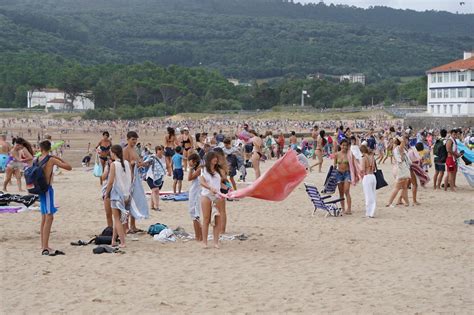 La Galerna Obliga A Los Ba Istas A Huir De Las Playas De Bizkaia