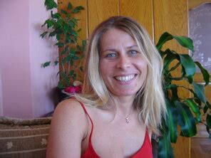 Cute Nude Teen At The Beach Porn Pic