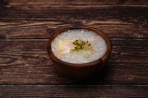 Gachas De Arroz Con Gachas De Arroz O Congee Con Jengibre En Rodajas De