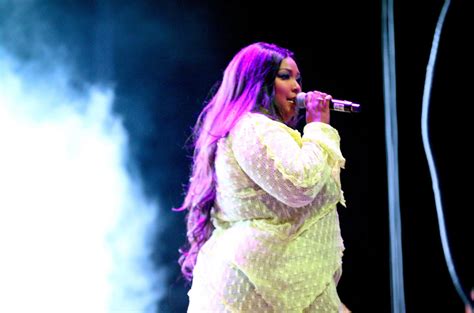 Lizzo Debuts Vulnerable New Song ‘special While Pulling Double Duty On