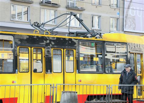 Wypadek na Annopolu w Warszawie Tramwaj potrącił kobietę Wiadomości