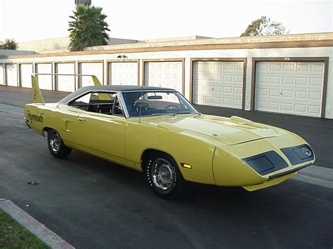 Plymouth Superbird : High Flying Race Car That Changed Nascar