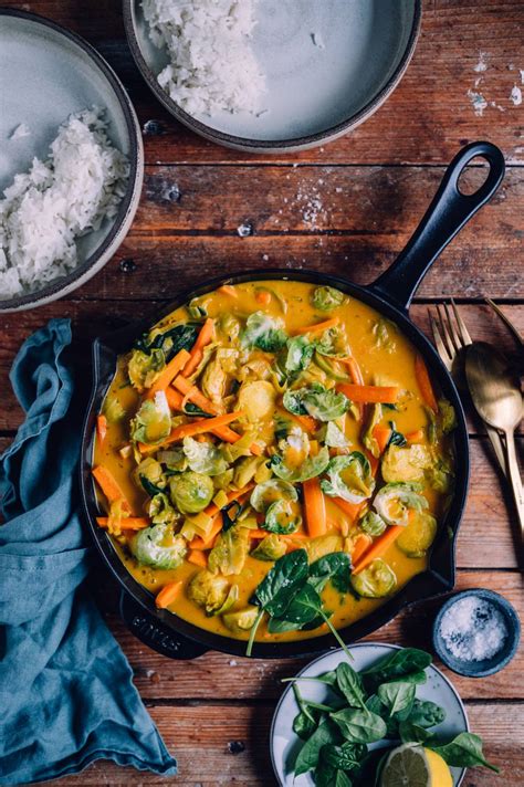 Rosenkohl Curry mit Spinat Karotten und Lauch Vegan würzig und