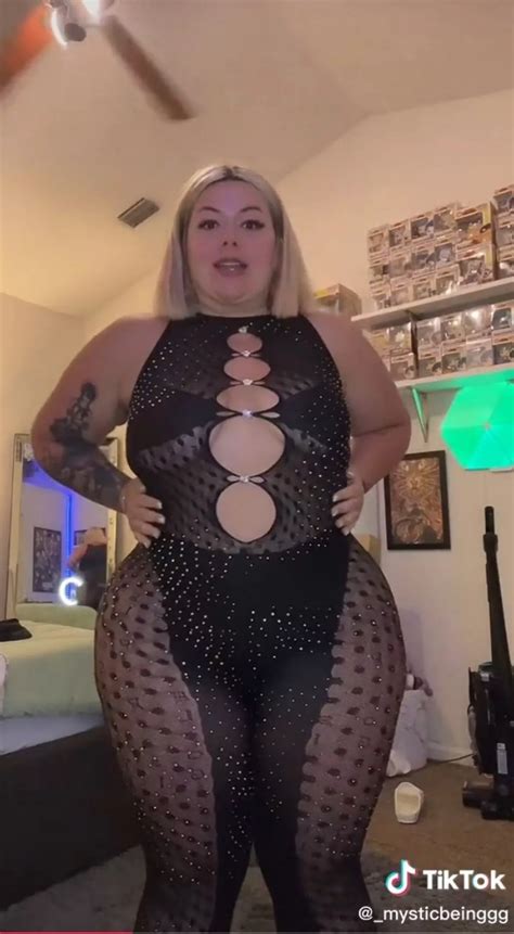 Plus size influencer tries on teeny 'doll' jumpsuit and is surprised by ...