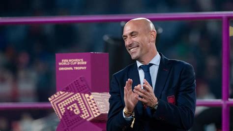 Nach Kuss Skandal Spaniens Fußball Chef Rubiales tritt nicht zurück