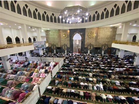 Tarawih Perdana Ribuan Jemaah Padati Masjid Raya Darussalam Tabengan